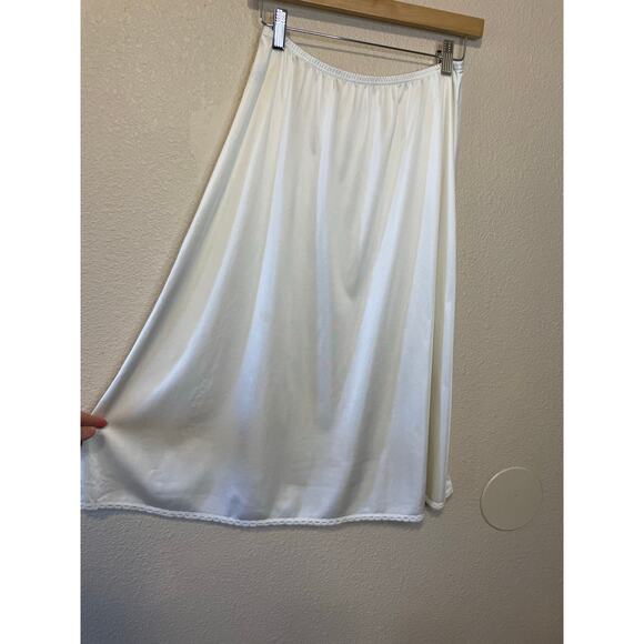 VTG Vanity Fair Silkey Off White Midi Classic Slip Skirt Medium - Picture 2 of 10